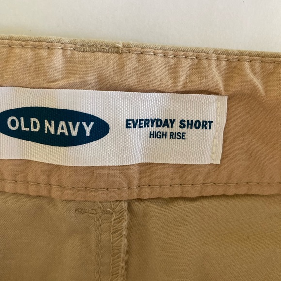 Women Old Navy Everyday High Rise tan khaki chino shorts size 18 - NWT - Picture 8 of 10